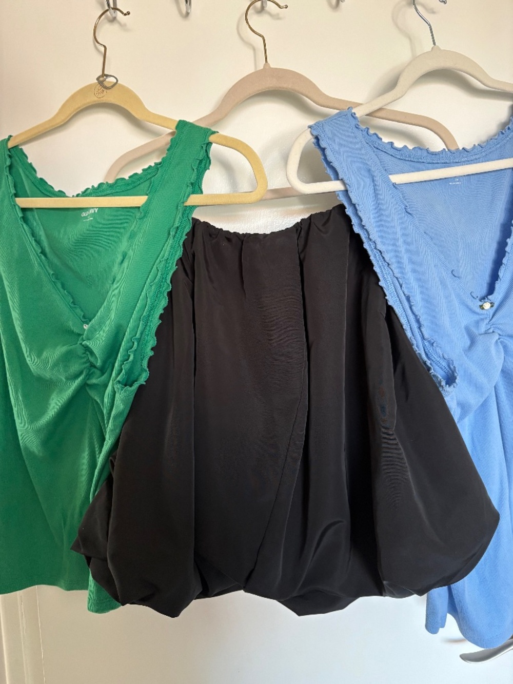 Old Navy Bubble Mini Skirt side seam pockets Taffeta Black 3X with 2 blouses